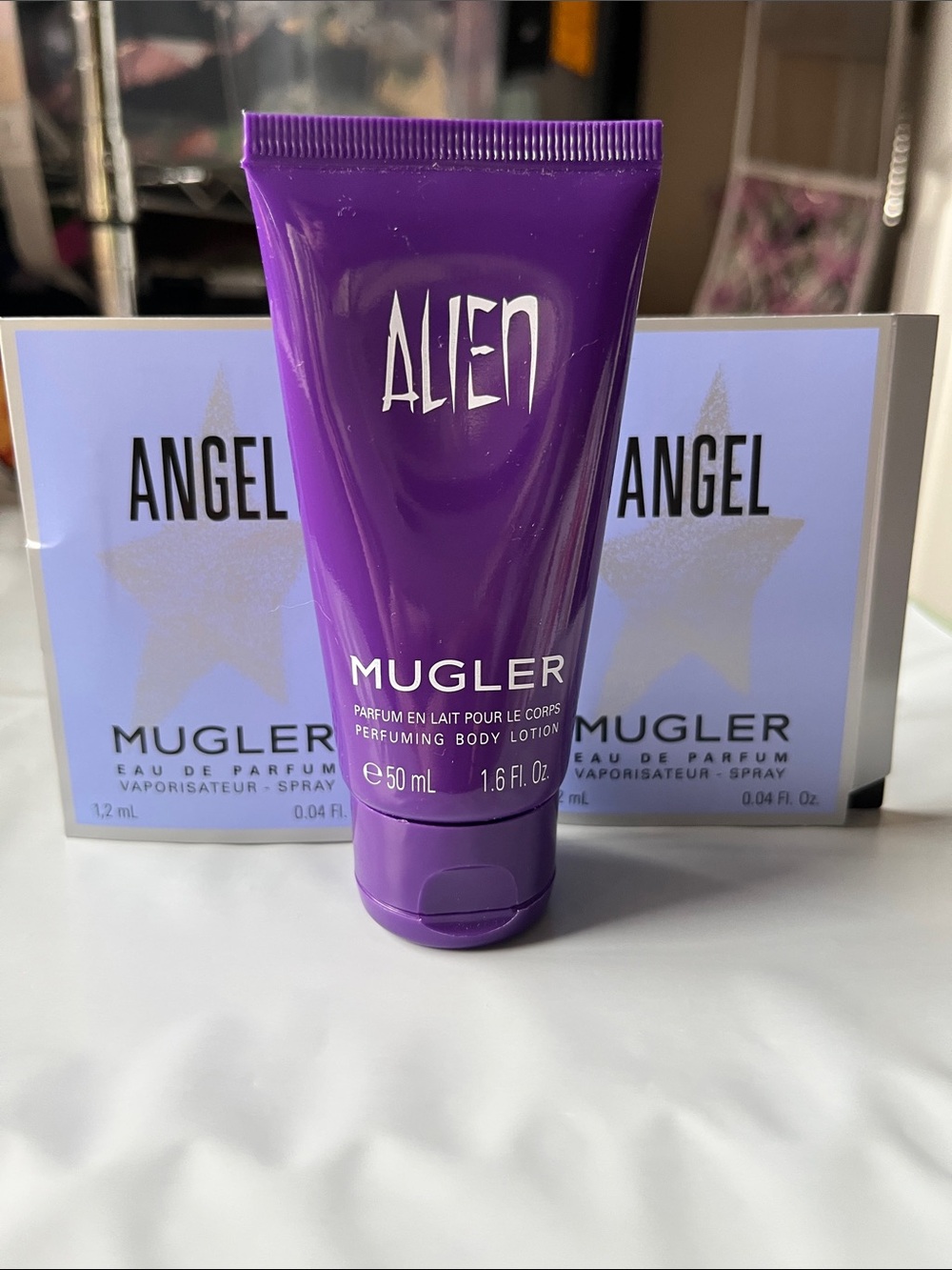 ✨ Mugler Fragrance Bundle ✨
👽 Alien Perfuming Body Lotion + 2 Angel Samples